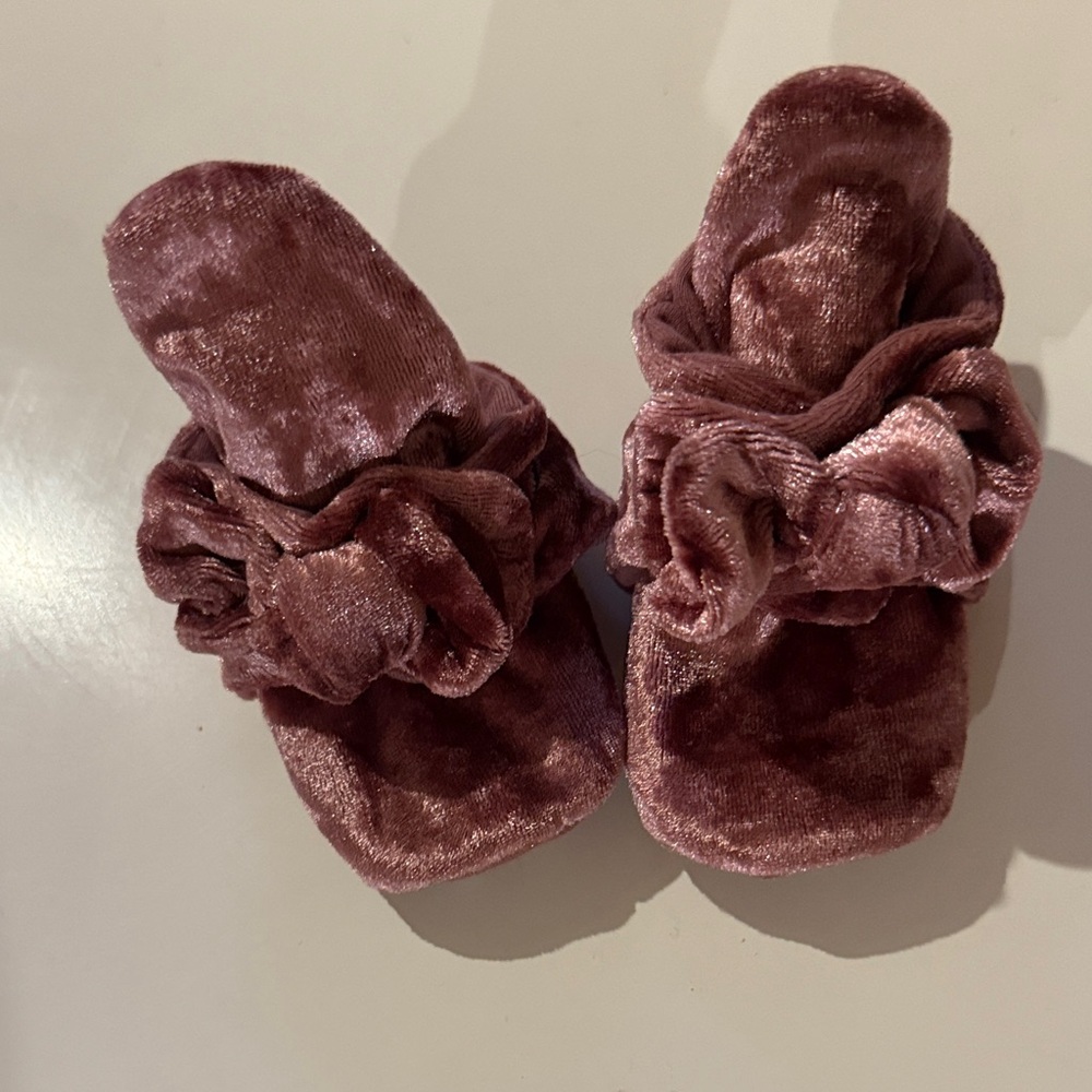 EUC Velvet Robeez 0-3 months